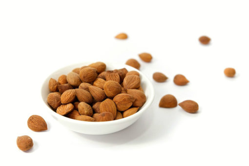 Amandes amères d'abricot bio anti-cancer naturel grâce à la vitamine B17